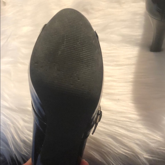 Michael Kors Peep Toe Pump - Picture 4 of 4